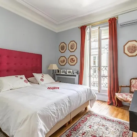 Exceptional 160 M2 I Triangle D'or Paris